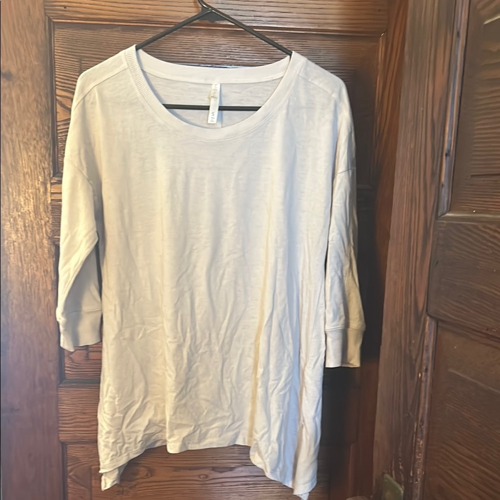 Kate Women's gray 3/4 sleeve sharkbite Top